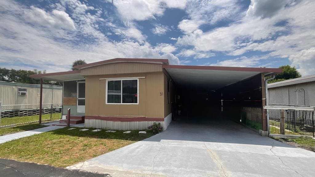 Manufactured home in Auburndale, FL 33823