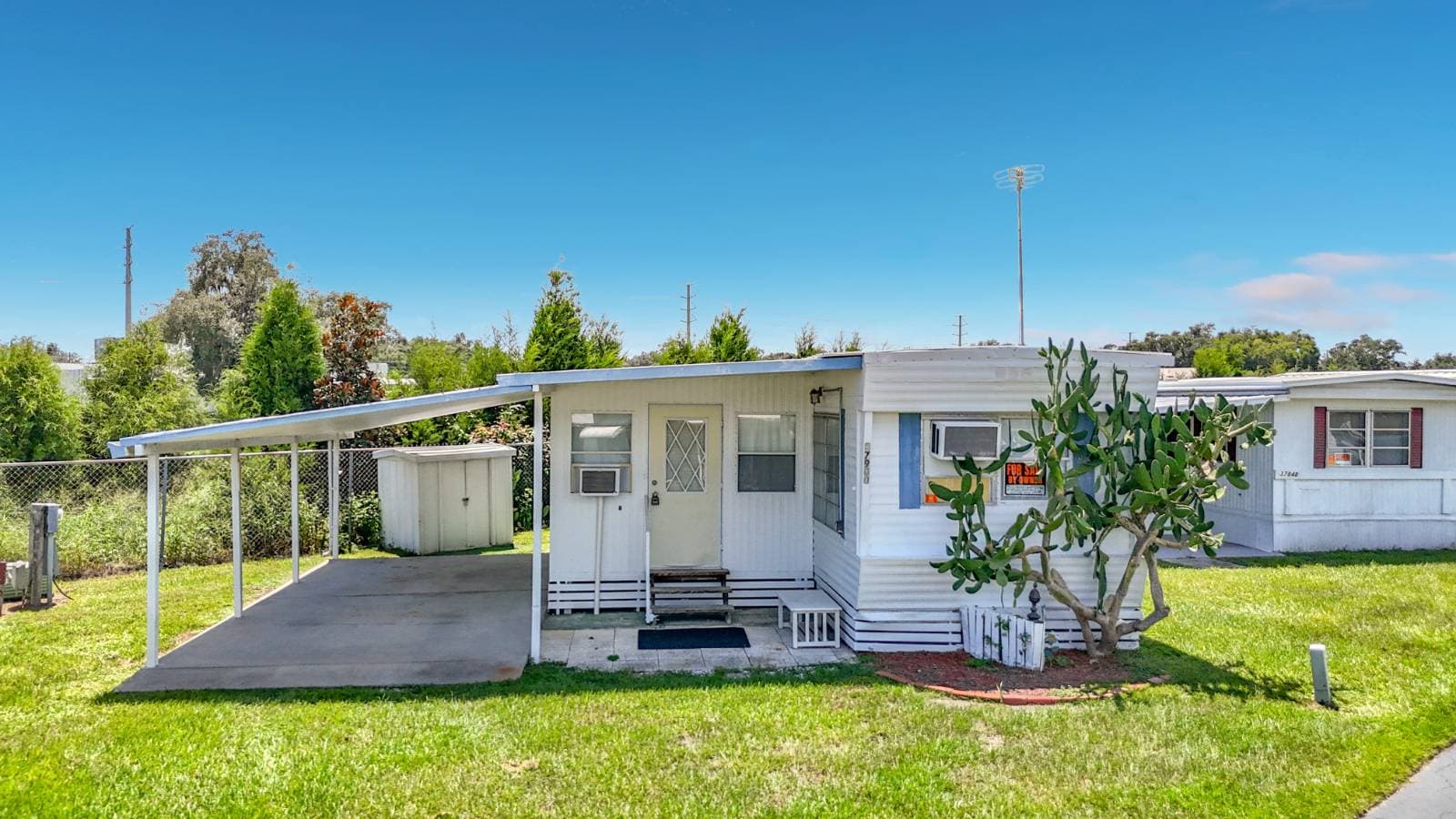 Manufactured home in Zephyrhills, FL 33542