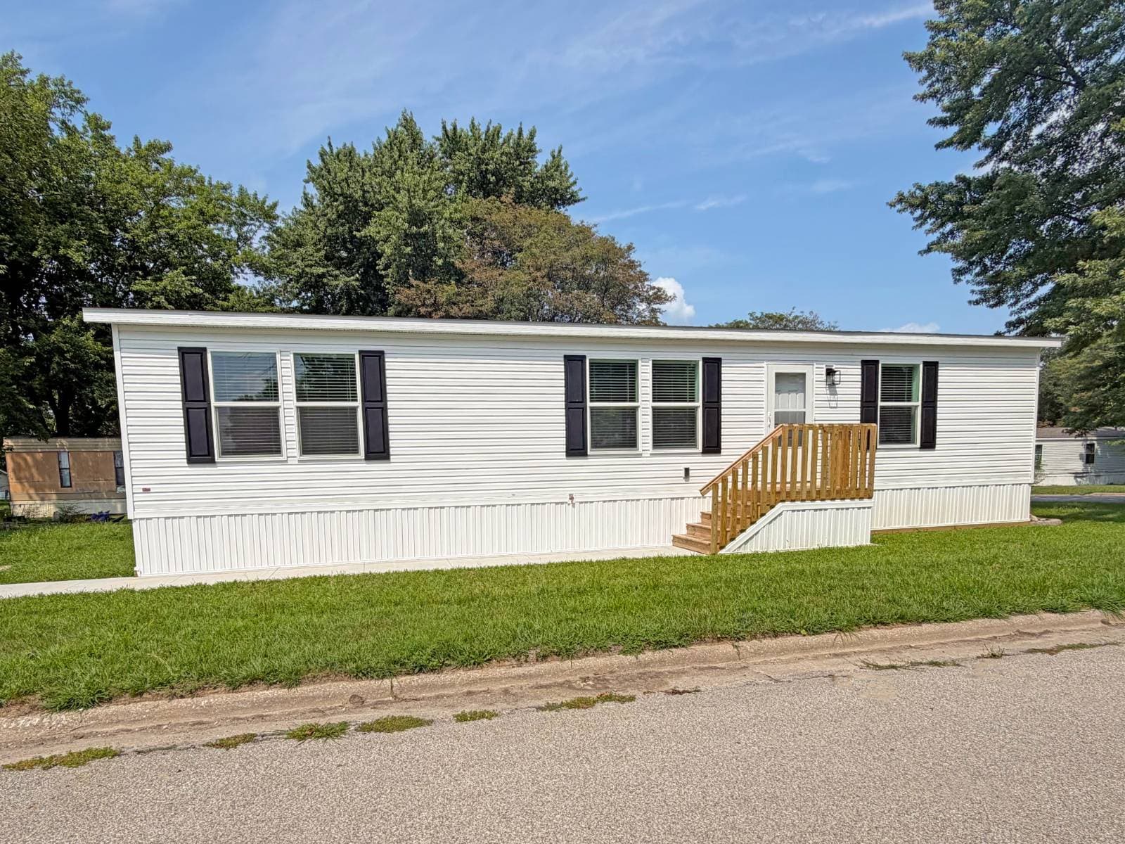 Manufactured home in West Burlington, IA 52655