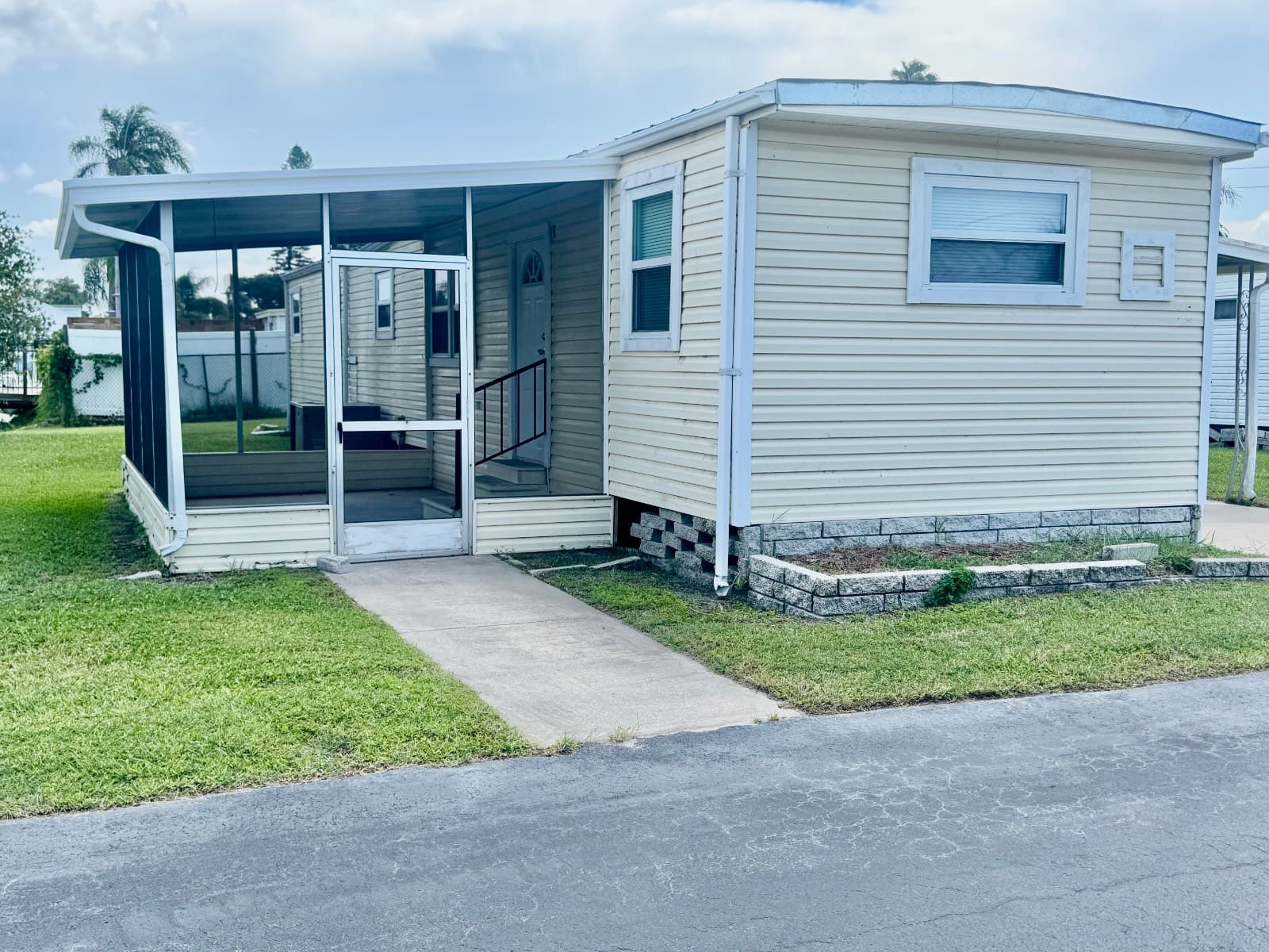 Manufactured home in Tarpon springs, FL 34689
