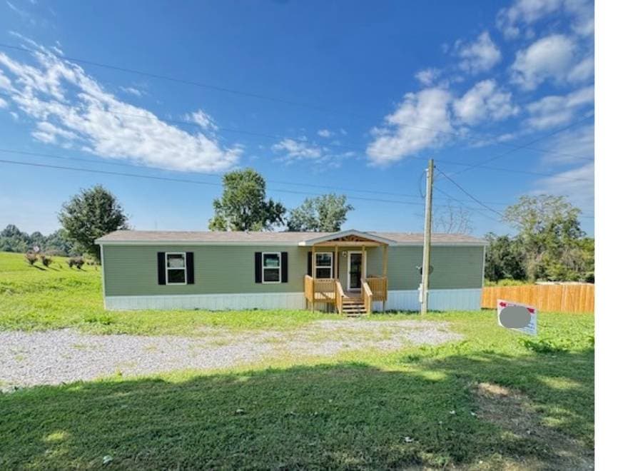 Manufactured home in Tazewell, TN 37879