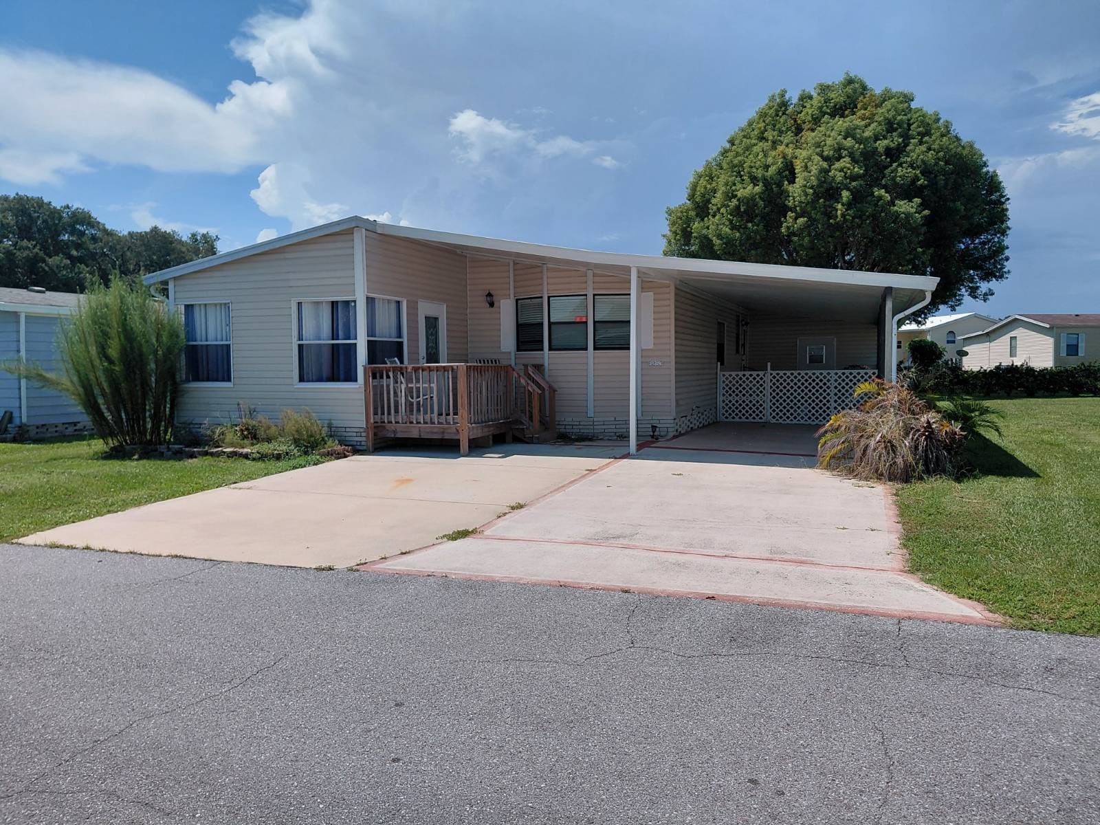 Manufactured home in Zephyrhills, FL 33542