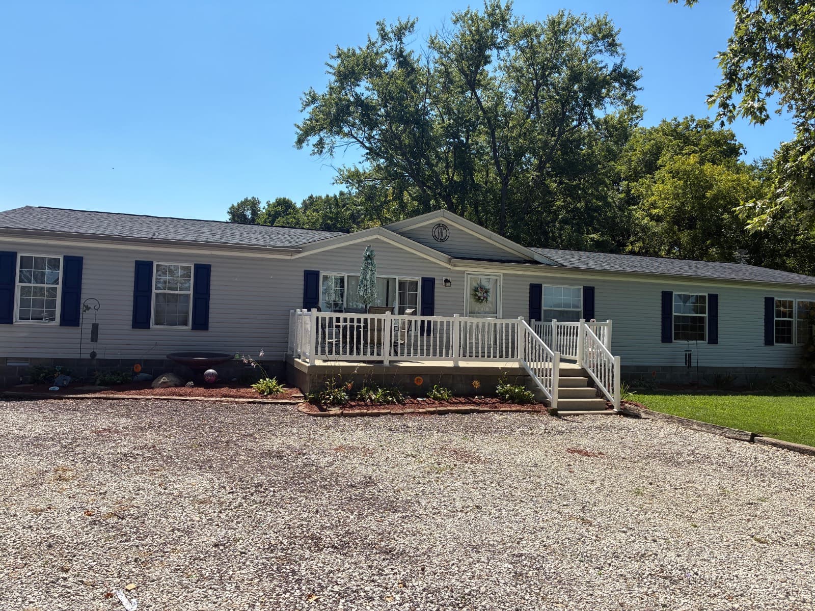 Manufactured home in St. Francisville, IL 62460