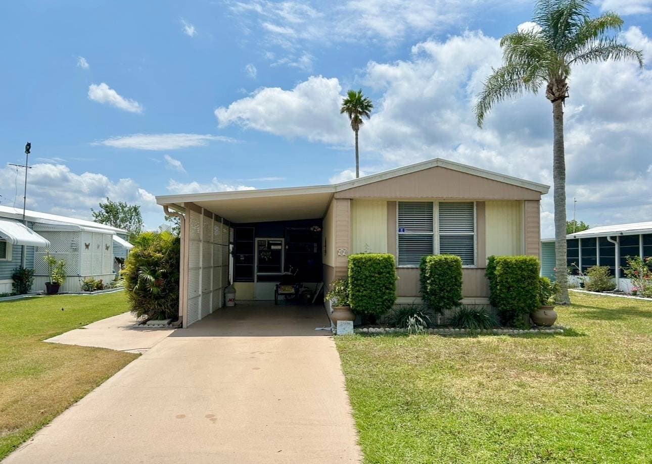 Manufactured home in Saint Cloud, FL 34771