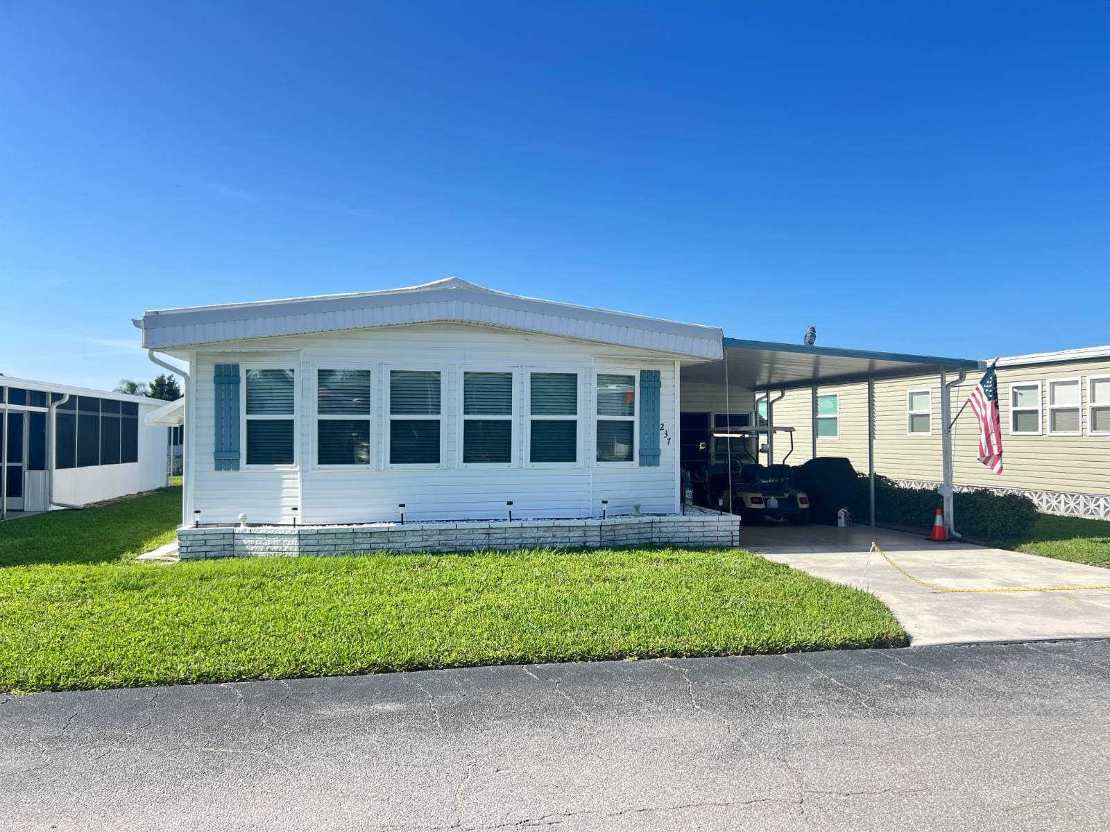 Manufactured home in Nokomis, FL 34275