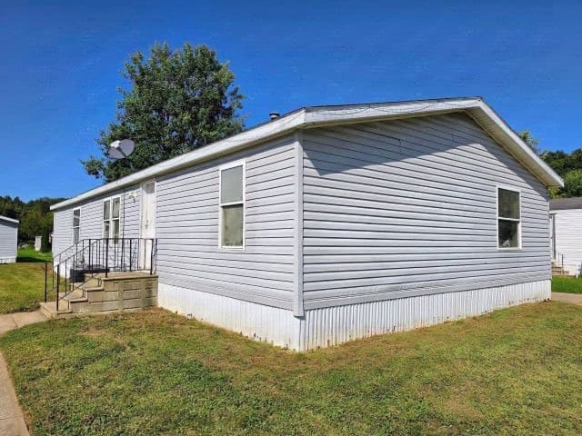 Manufactured home in Norwalk, OH 44857