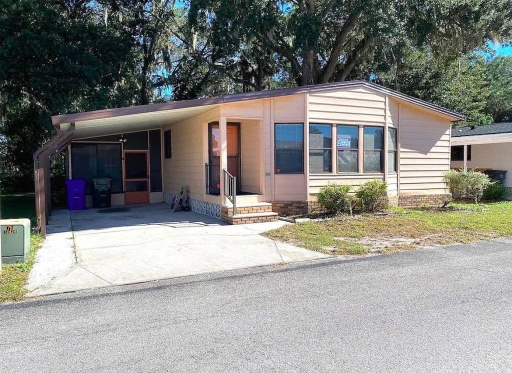 Manufactured home in Lakeland, FL 33805