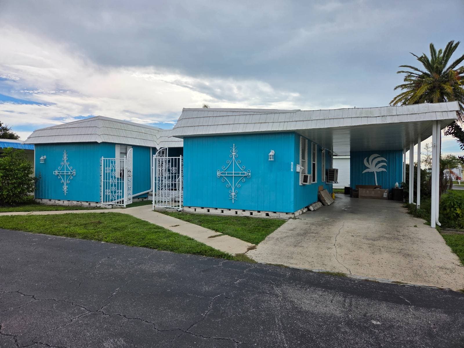 Manufactured home in Largo, FL 33771