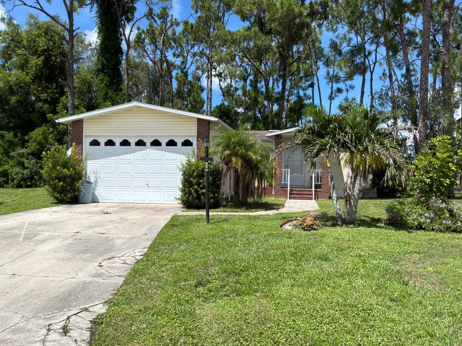 Manufactured home in North Fort Myers, FL 33903