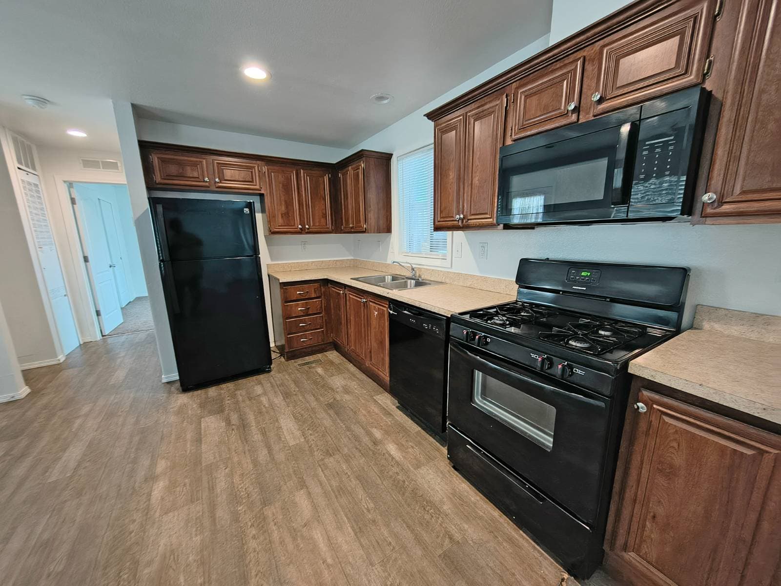 Manufactured home in Bakersfield, CA 93308