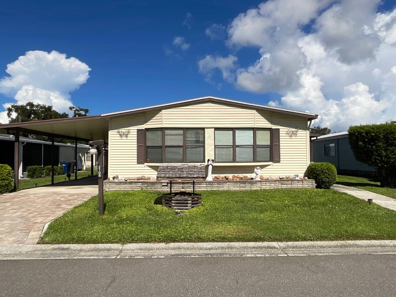 Manufactured home in Palmetto, FL 34221