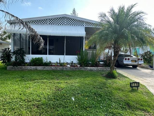 Manufactured home in Vero Beach, FL 32966