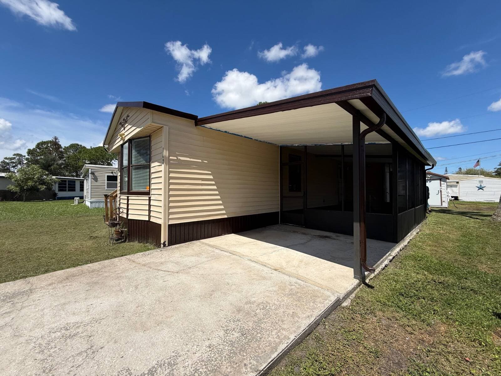 Manufactured home in Winter Haven, FL 33884