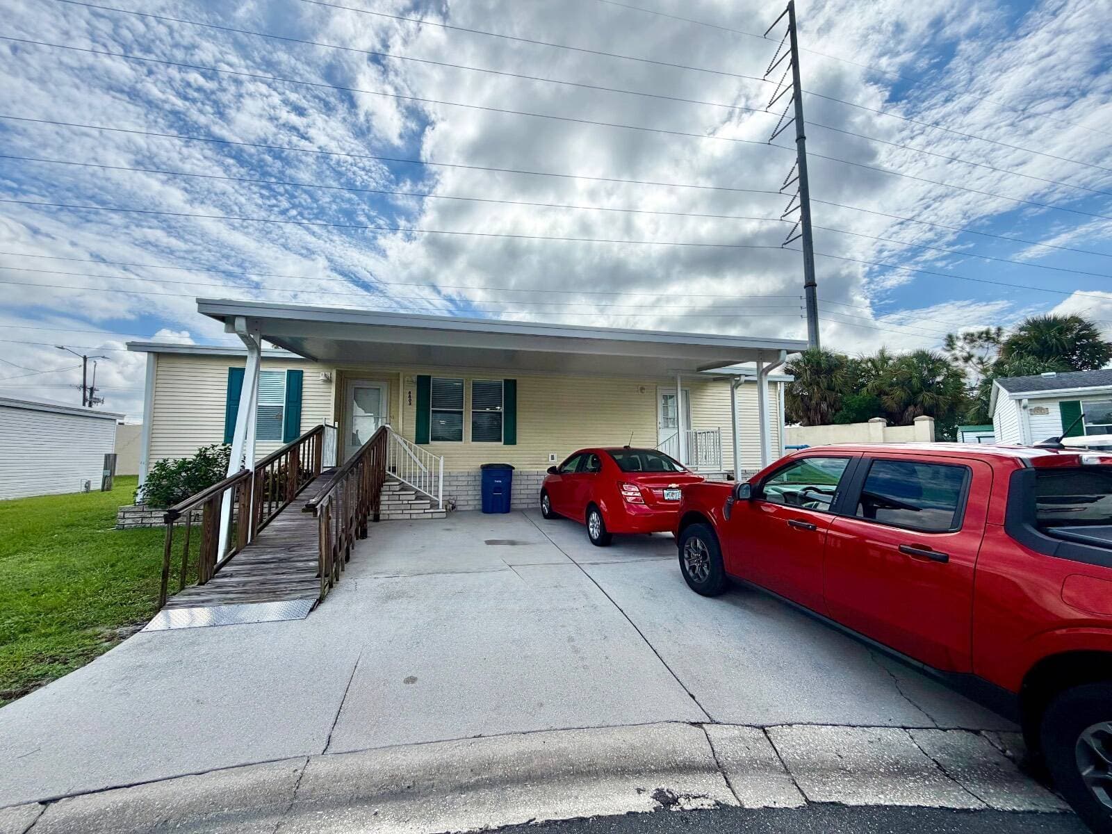 Manufactured home in Tampa, FL 33635