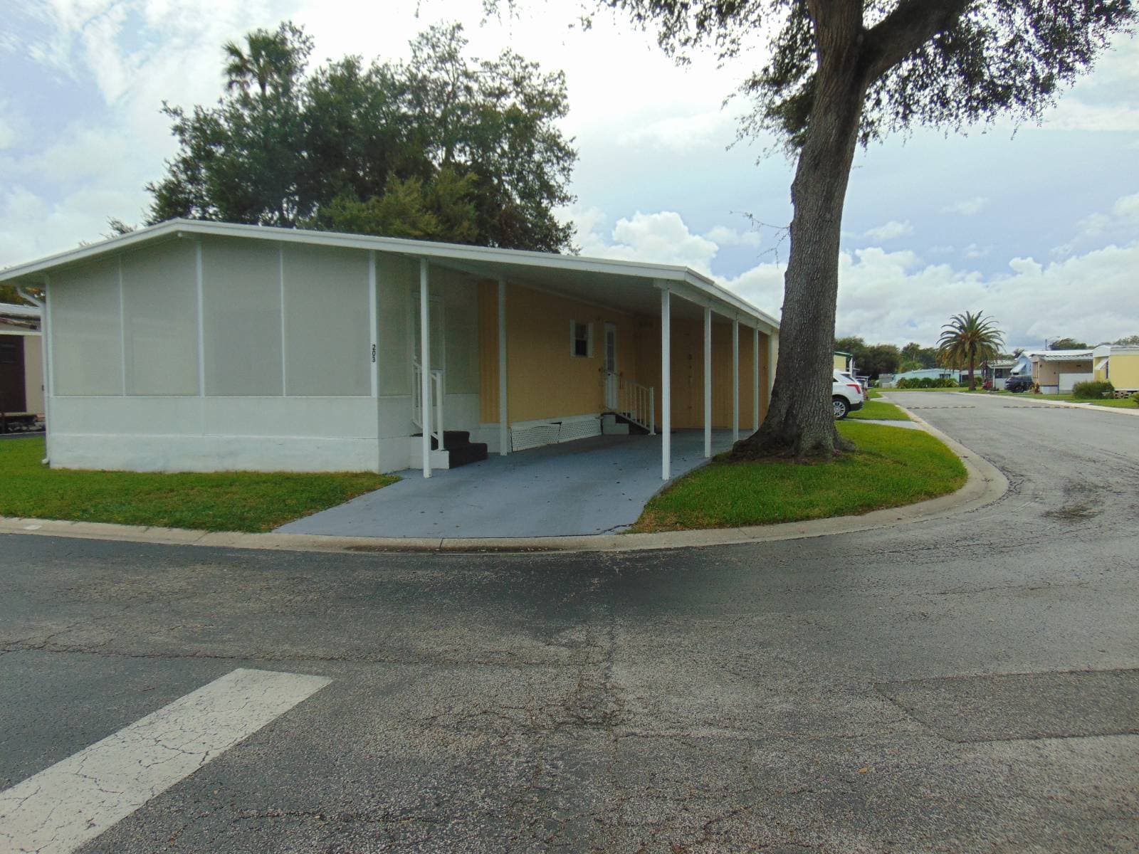 Manufactured home in Daytona Beach, FL 32117