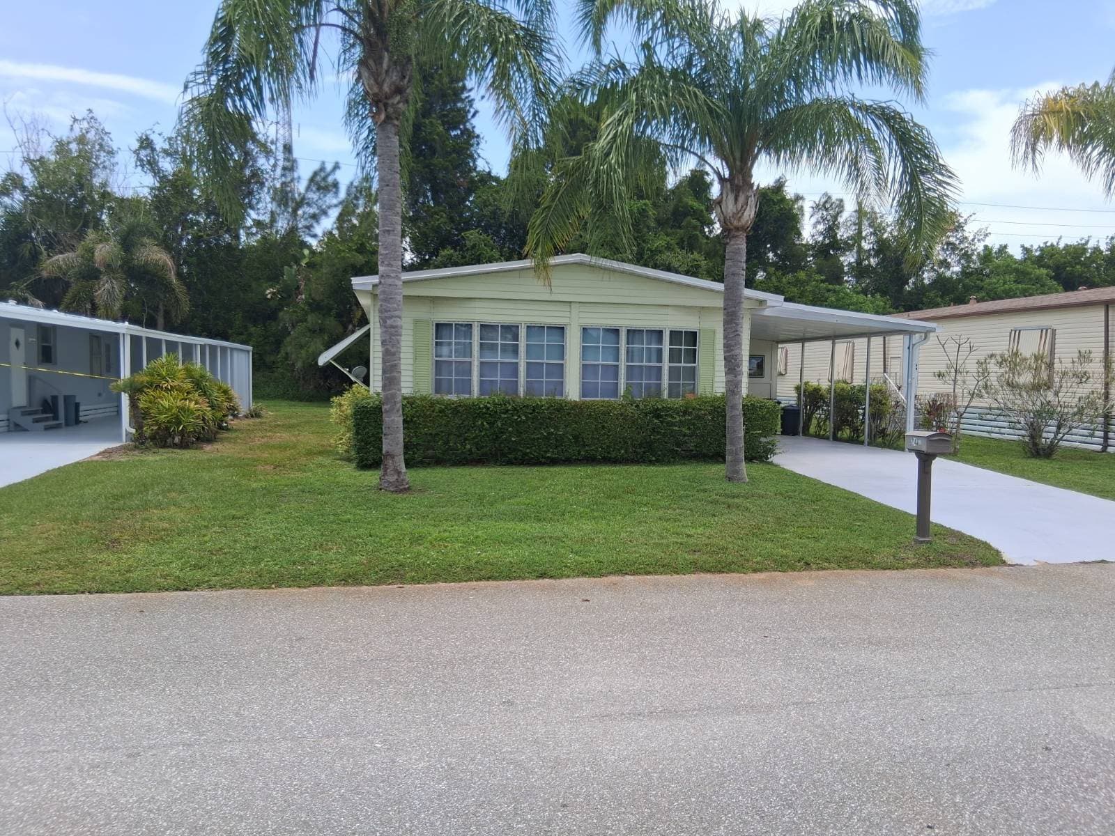 Manufactured home in Port Saint Lucie, FL 34952