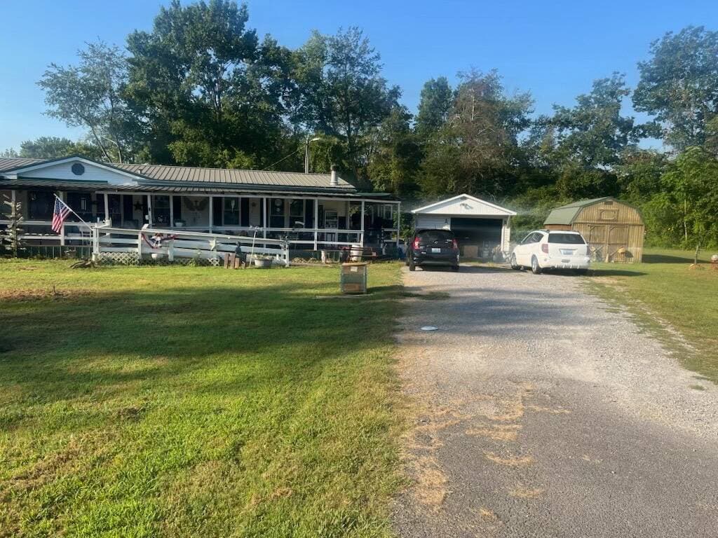 Manufactured home in Burkesville, KY 42717