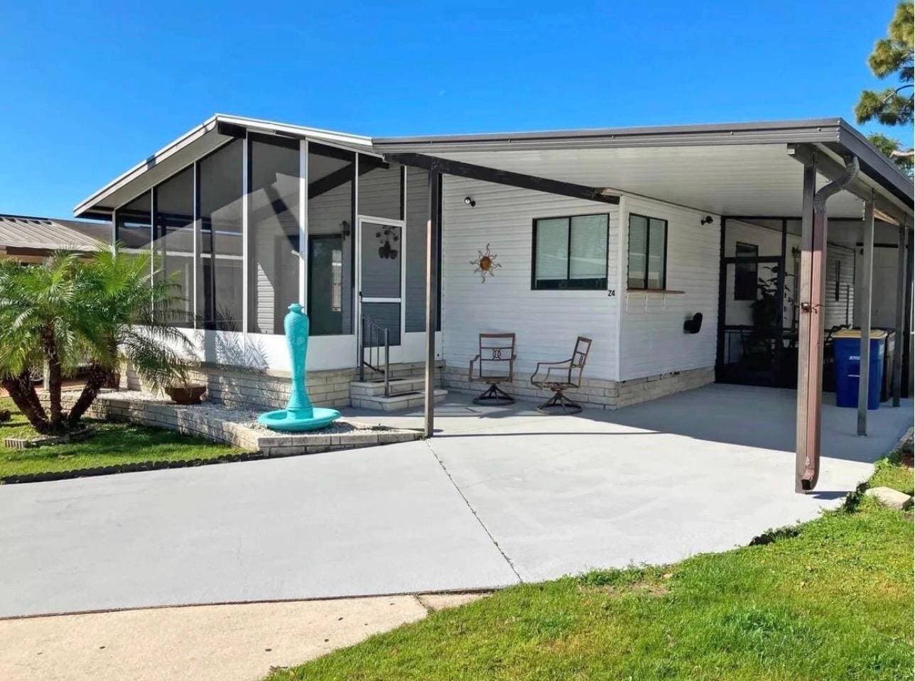 Manufactured home in Clearwater, FL 33759