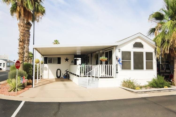 1 Bed, 1 Bath East Facing Corner Lot