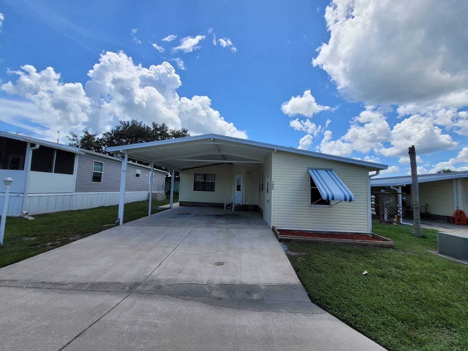Manufactured home in Micco, FL 32976