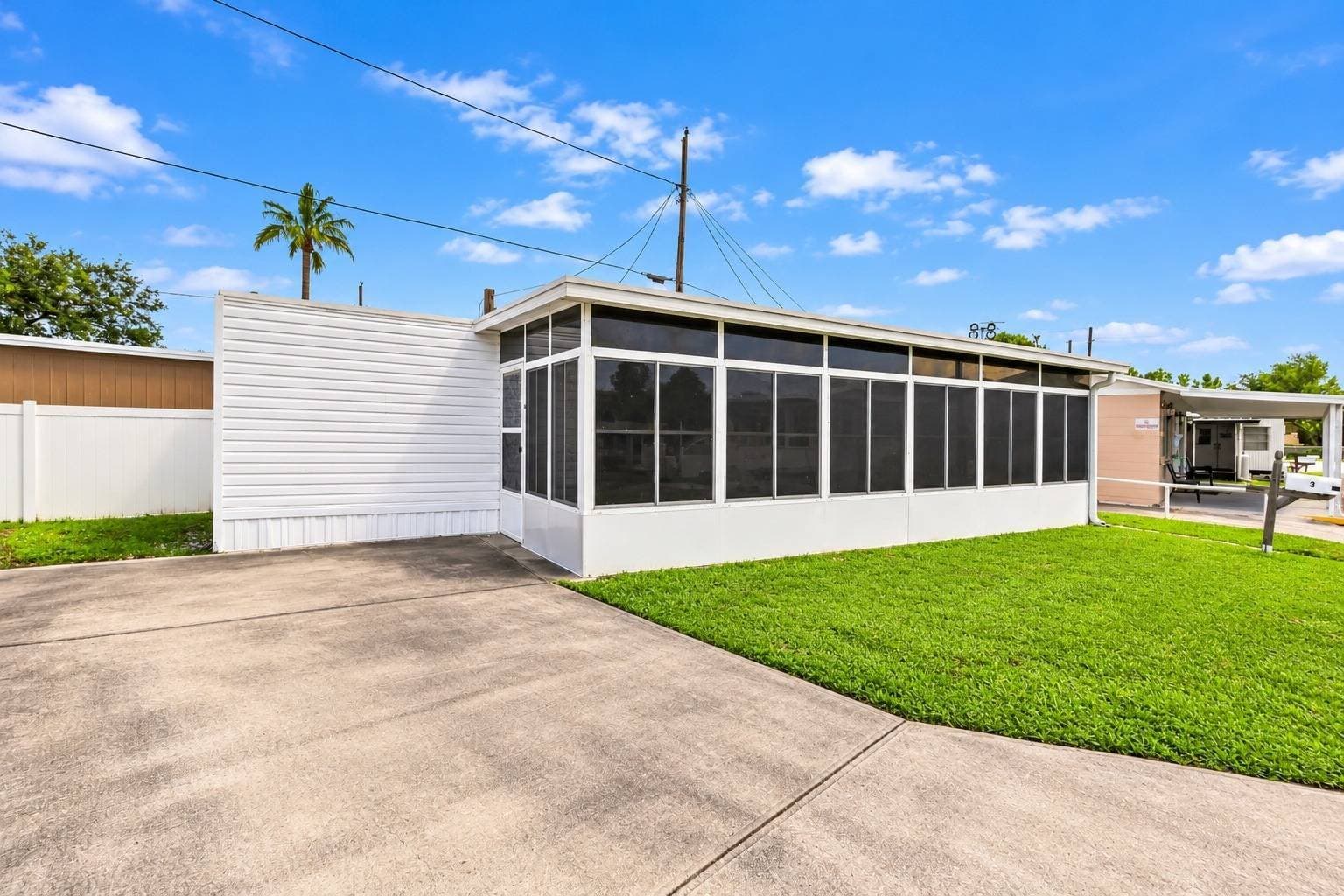 Manufactured home in Largo, FL 33778