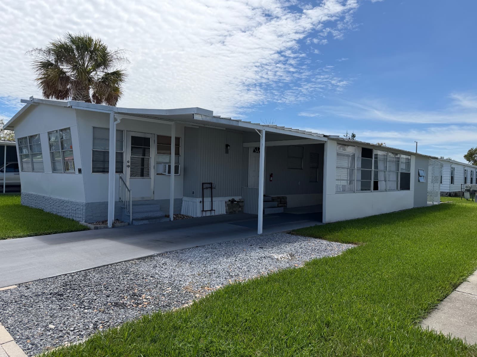 Manufactured home in Holly Hill, FL 32117