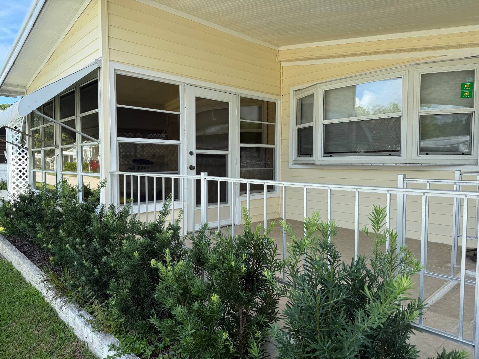 Manufactured home in Naples, FL 34114