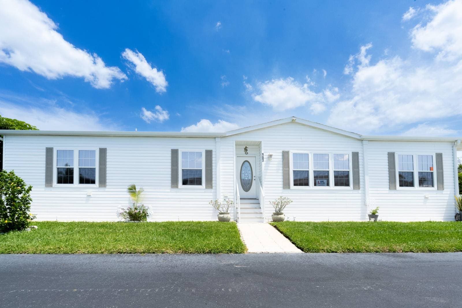 Manufactured home in Naples, FL 34112
