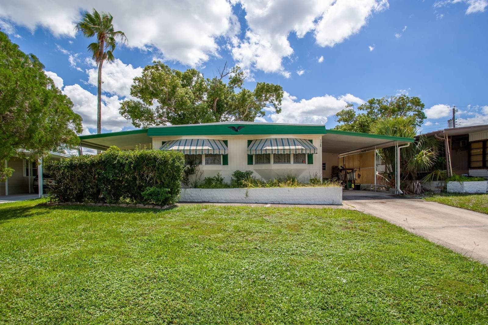 Manufactured home in Port Orange, FL 32127