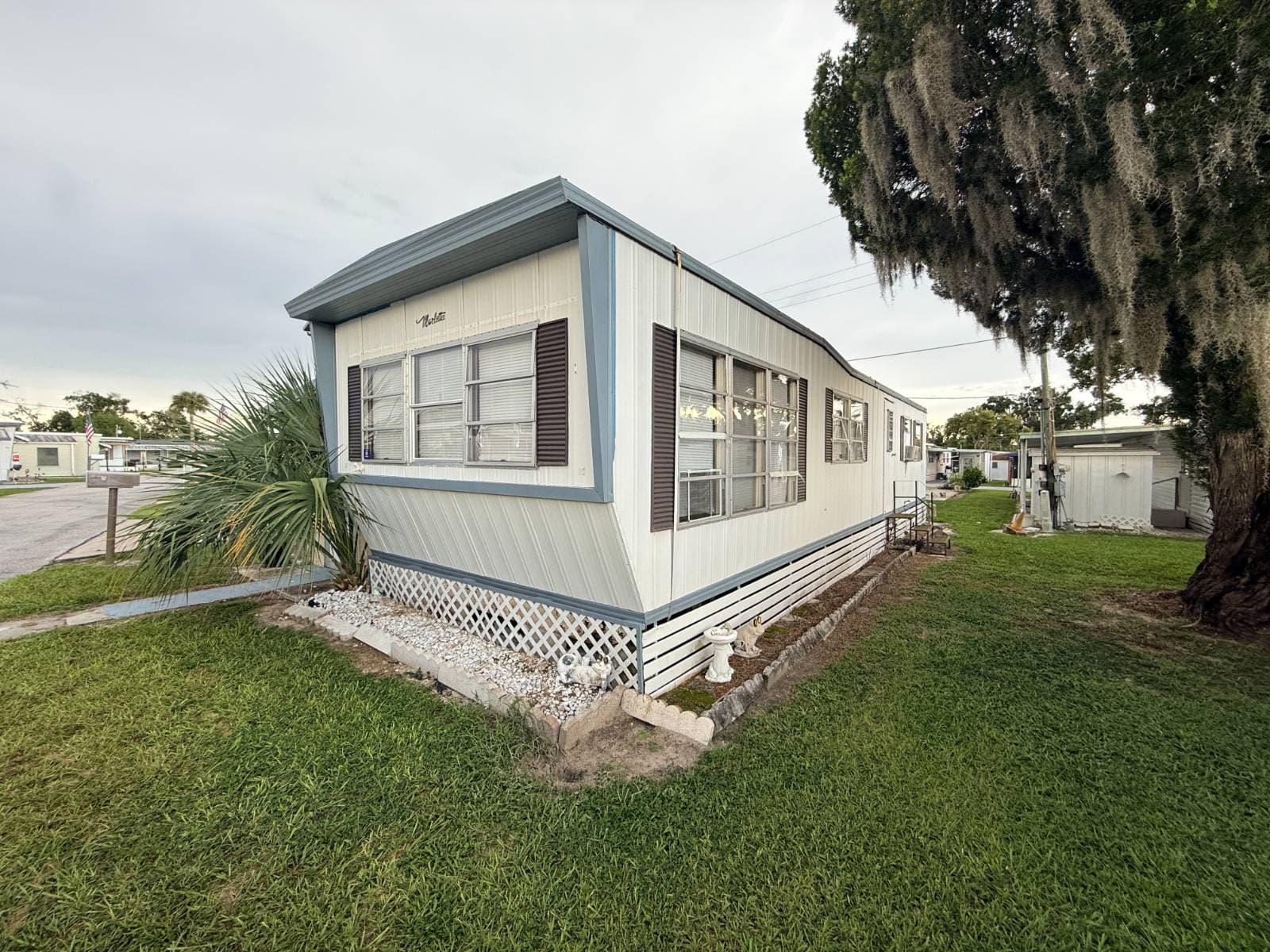 Manufactured home in Zephyrhills, FL 33542
