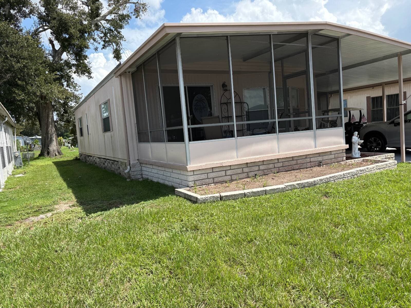 Manufactured home in Valrico, FL 33594