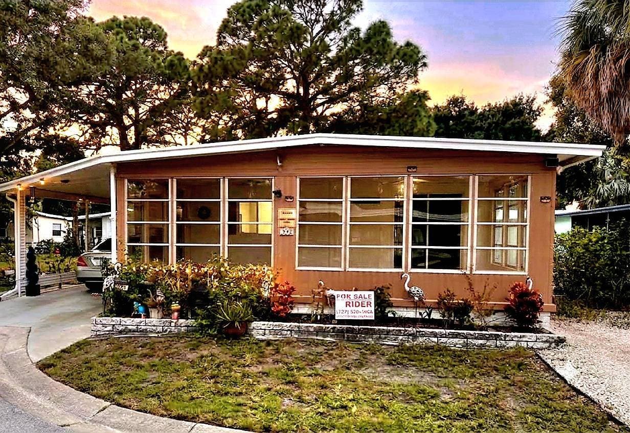Manufactured home in Largo, FL 33771