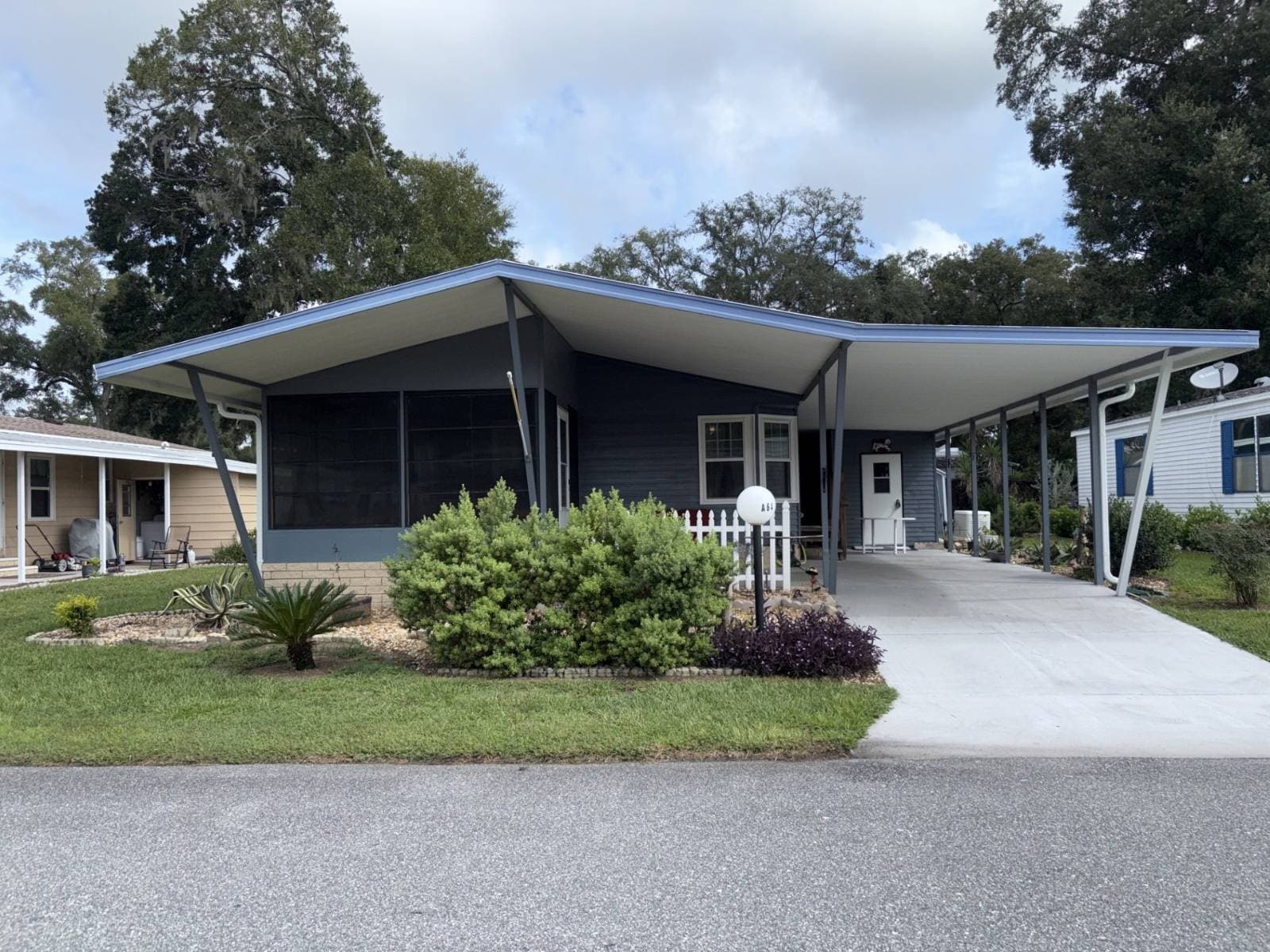 Manufactured home in Ocala, FL 34476