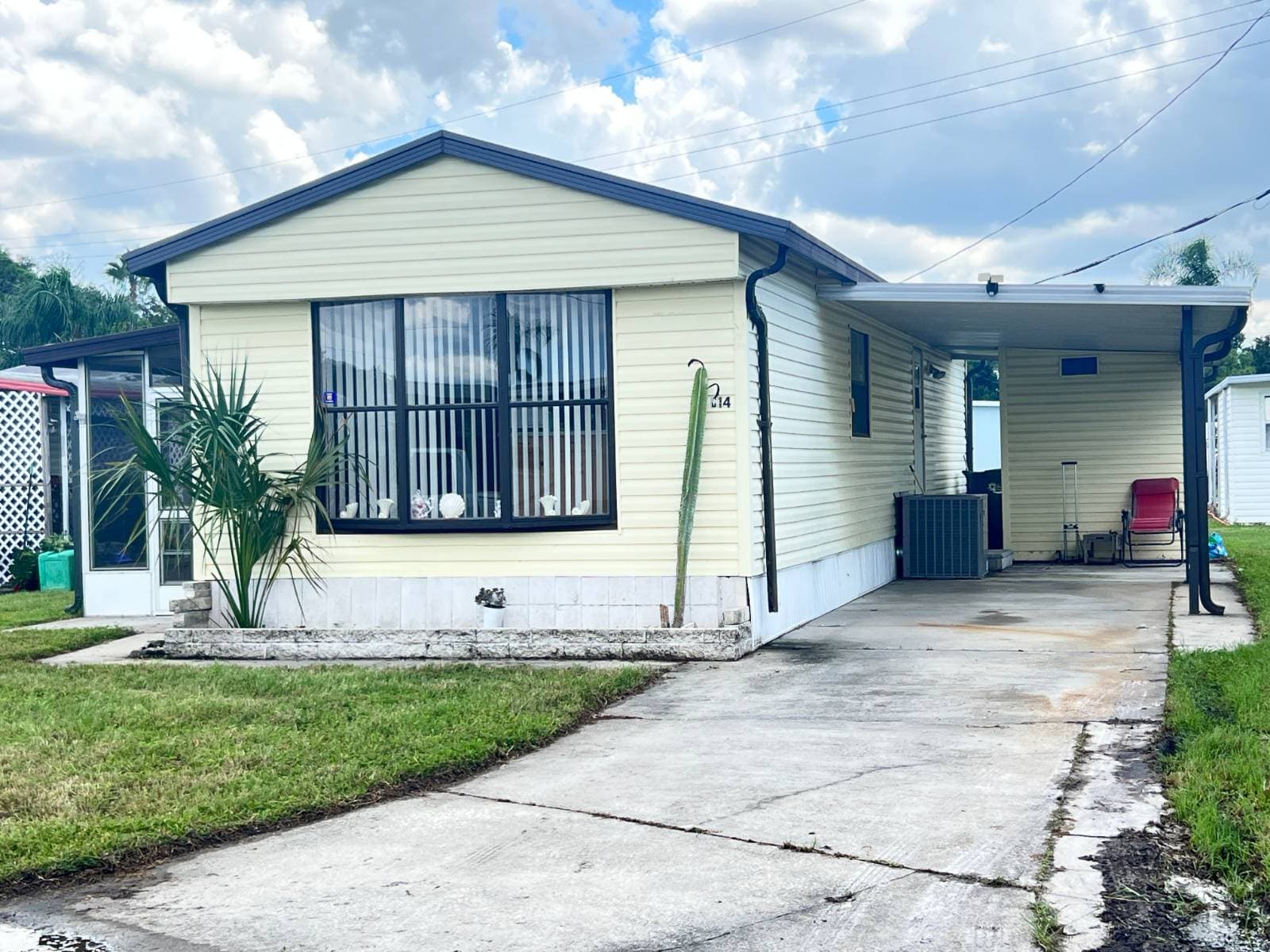 Manufactured home in Sarasota, FL 34243