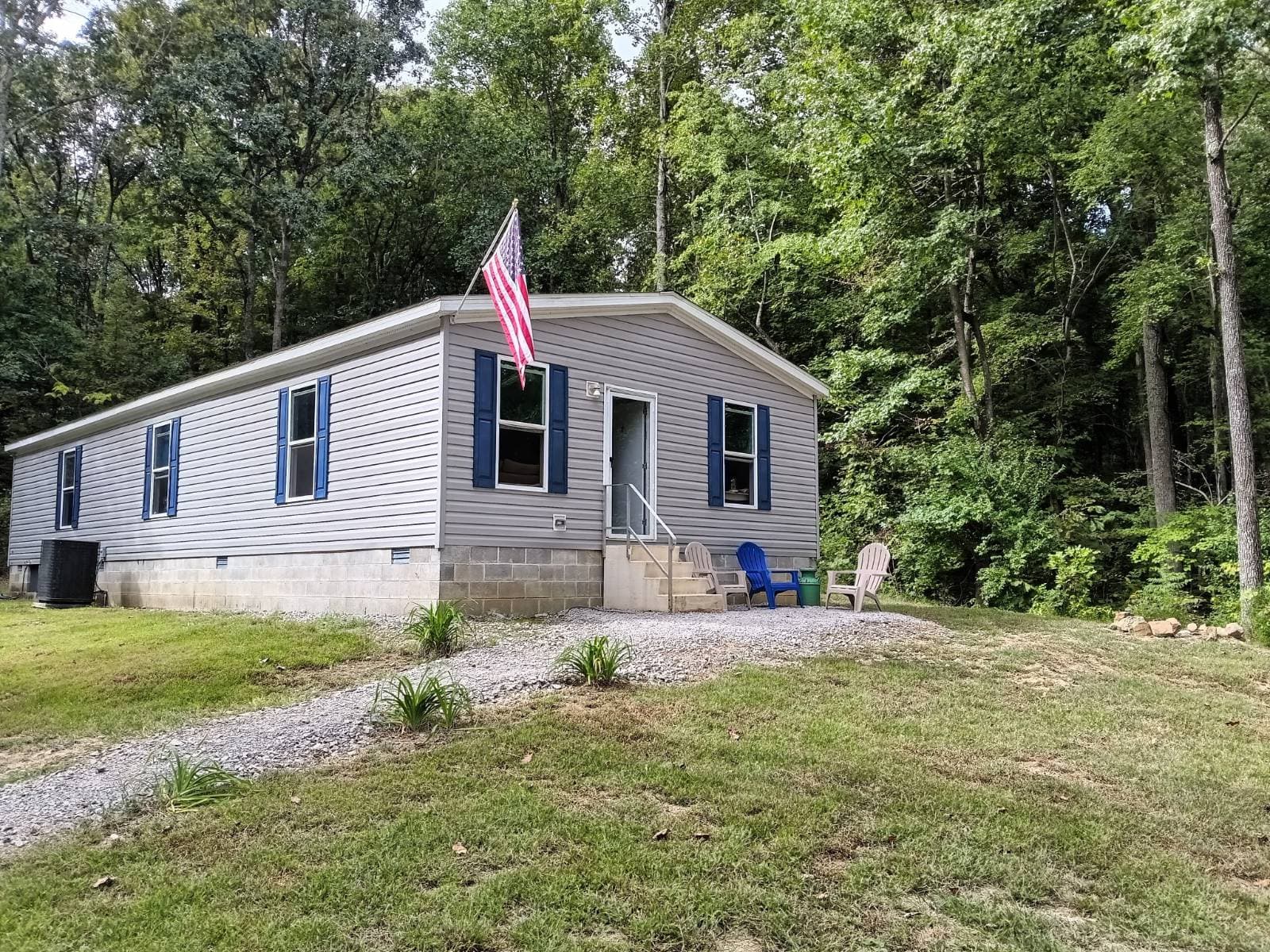 Manufactured home in Golconda, IL 62938