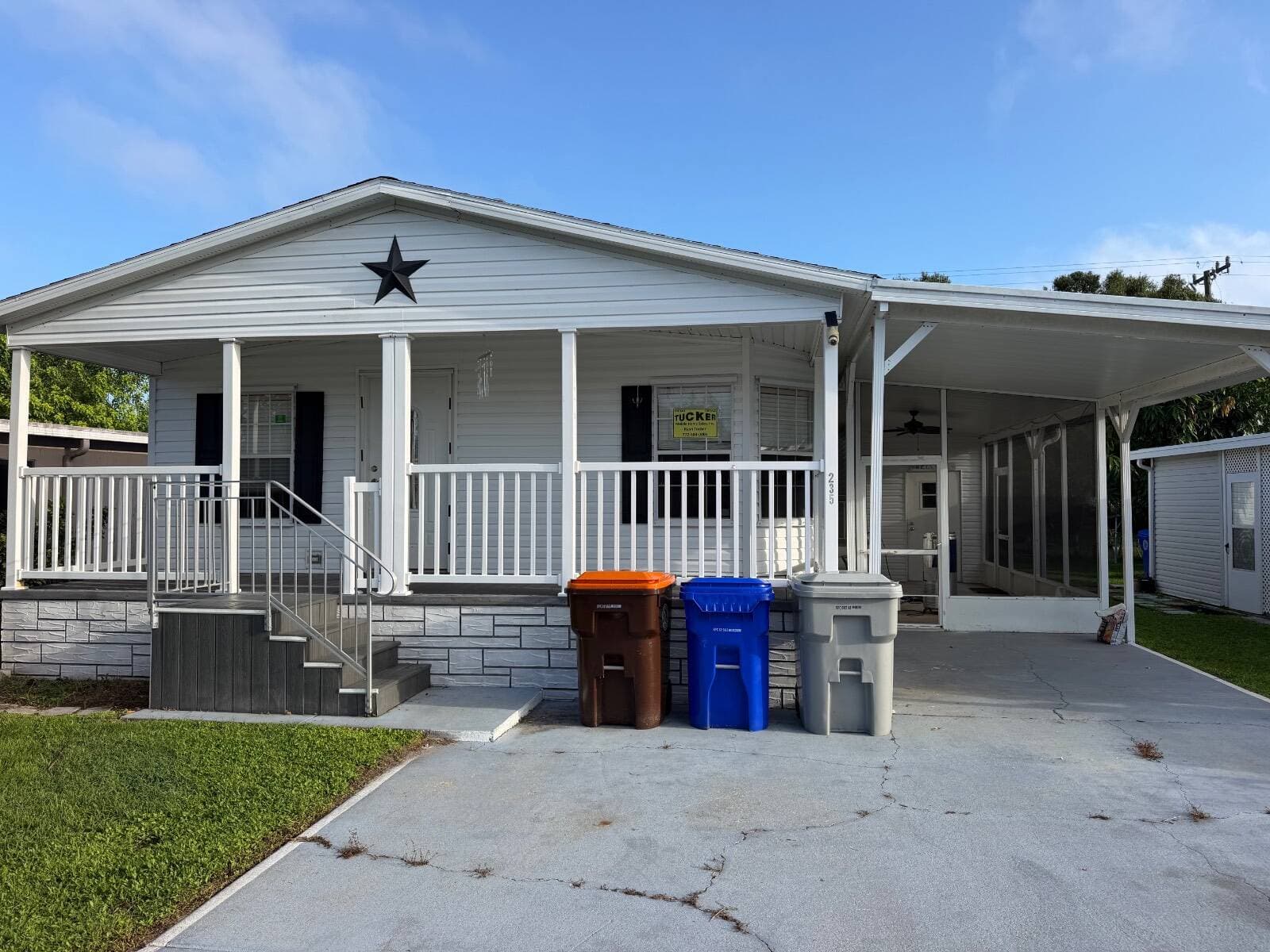 Manufactured home in Vero Beach, FL 32966