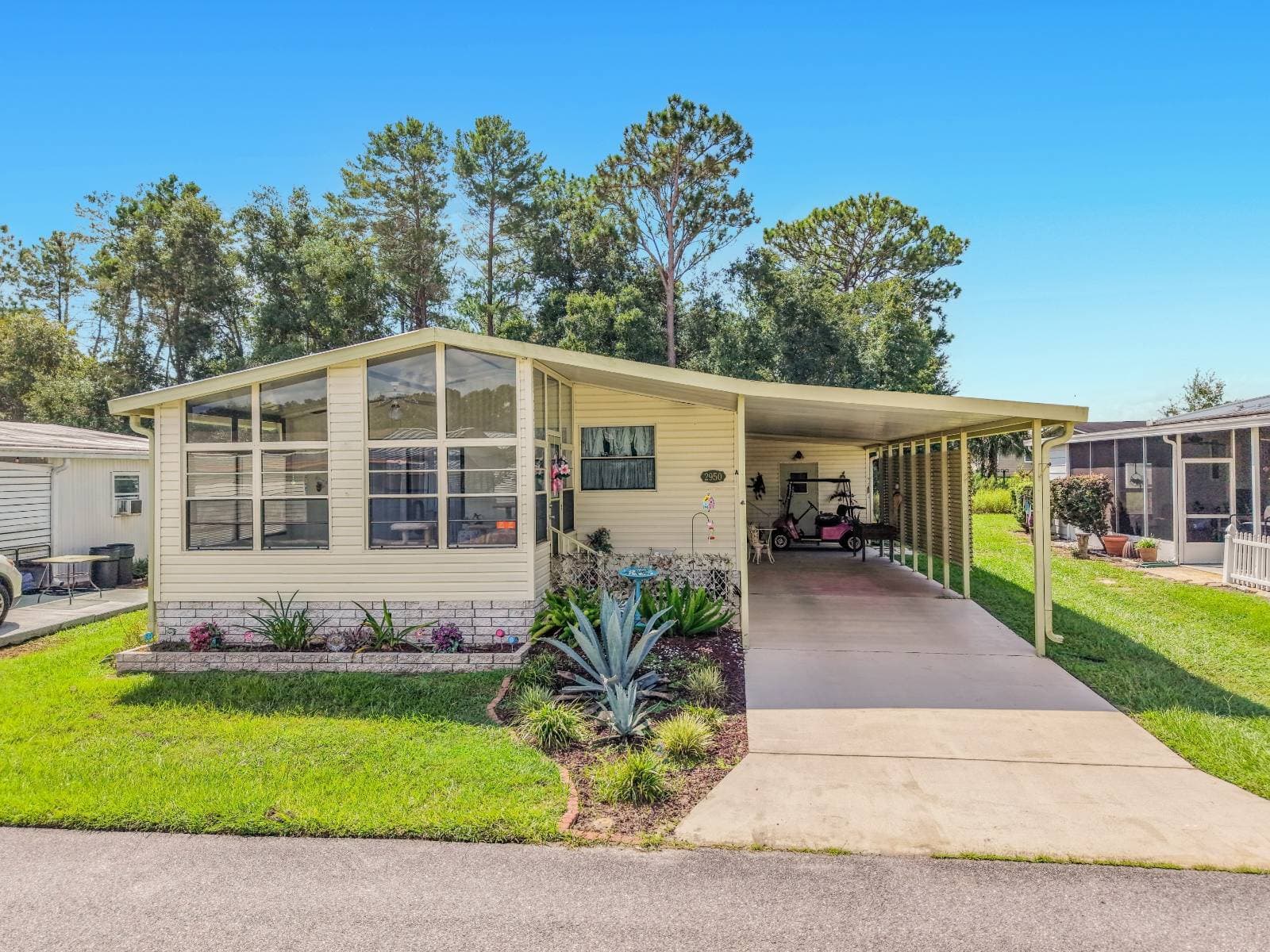 Manufactured home in Ocala, FL 34476