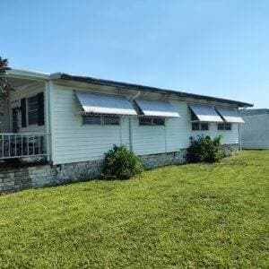 Manufactured home in Saint Petersburg, FL 33702