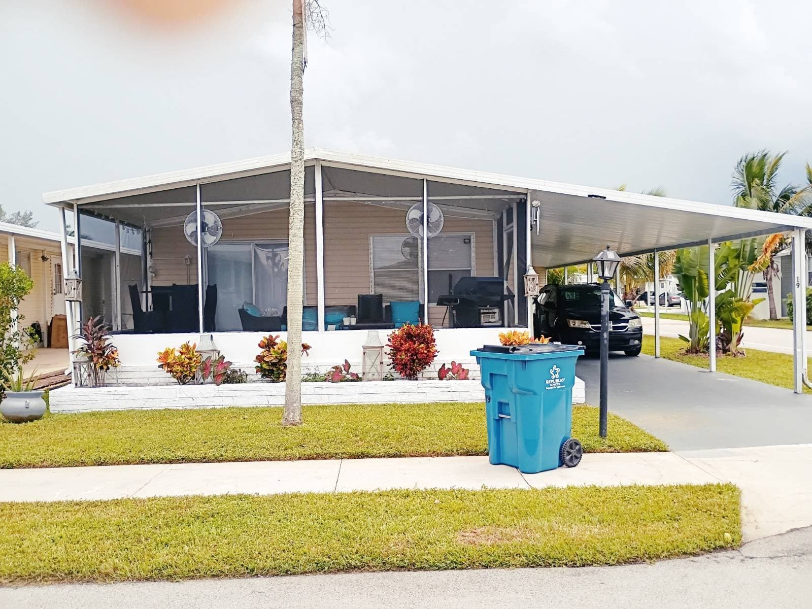 Manufactured home in Davie, FL 33325