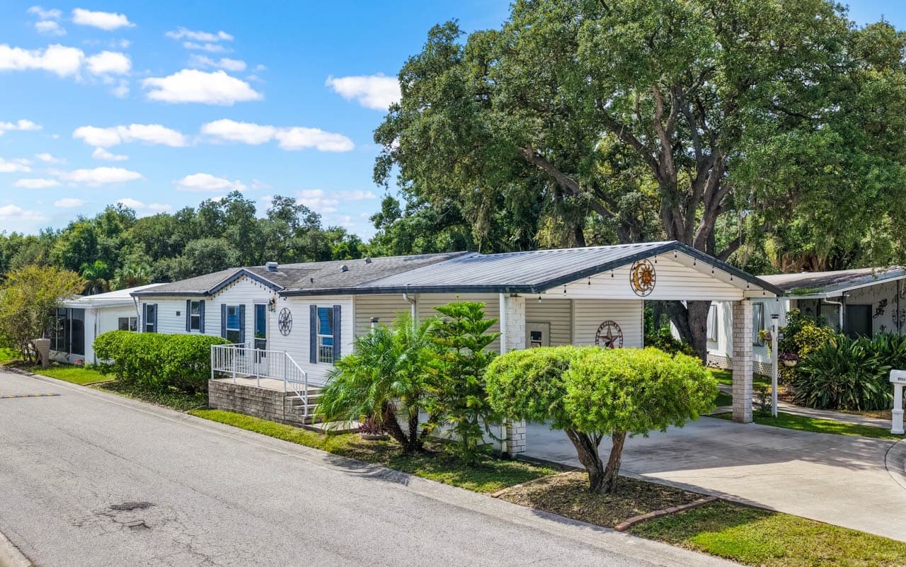 Manufactured home in Riverview, FL 33578
