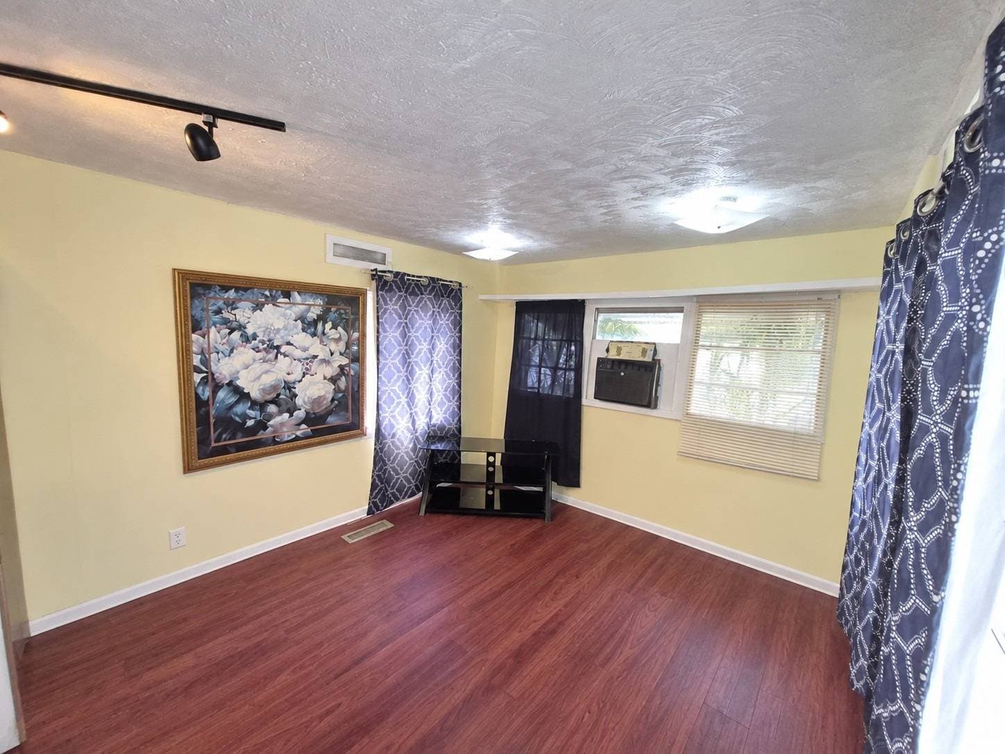 Manufactured home in Clearwater, FL 33764