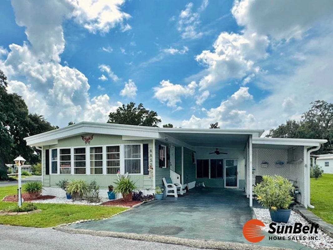 Manufactured home in Ocala, FL 34482