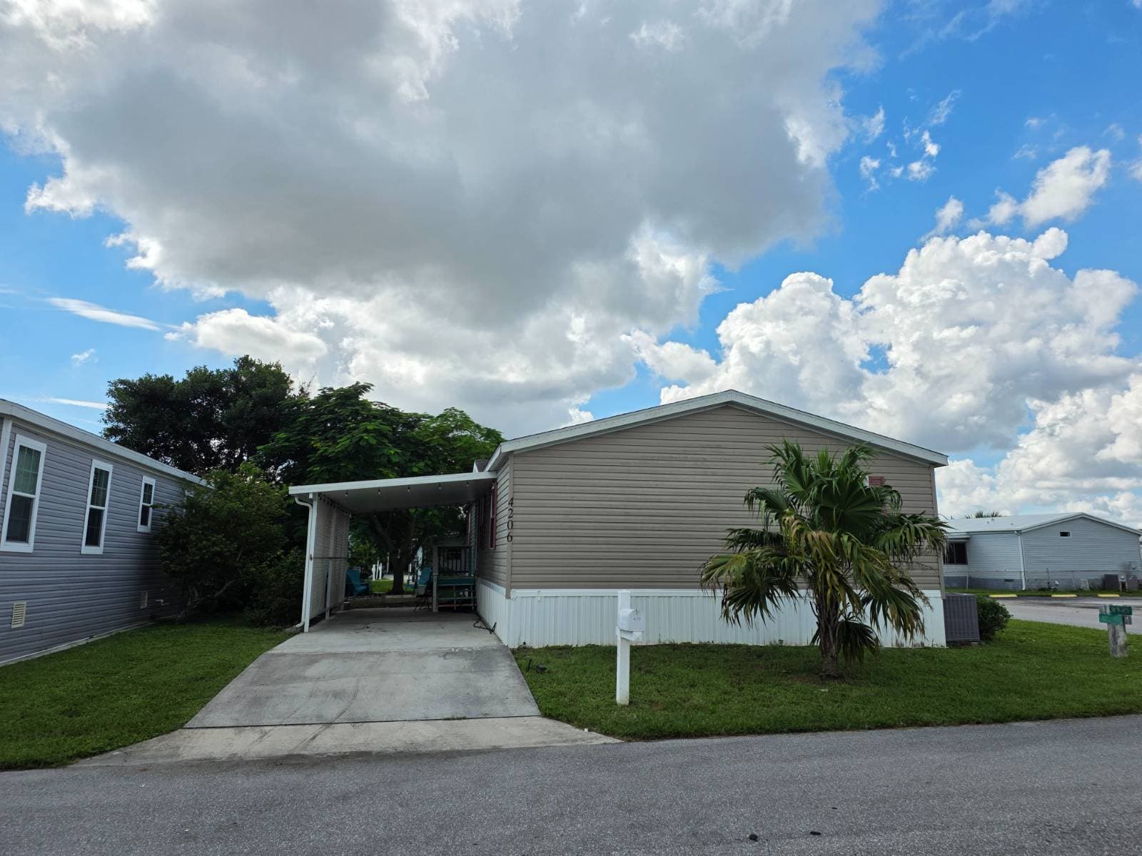 Manufactured home in West Palm Beach, FL 33404