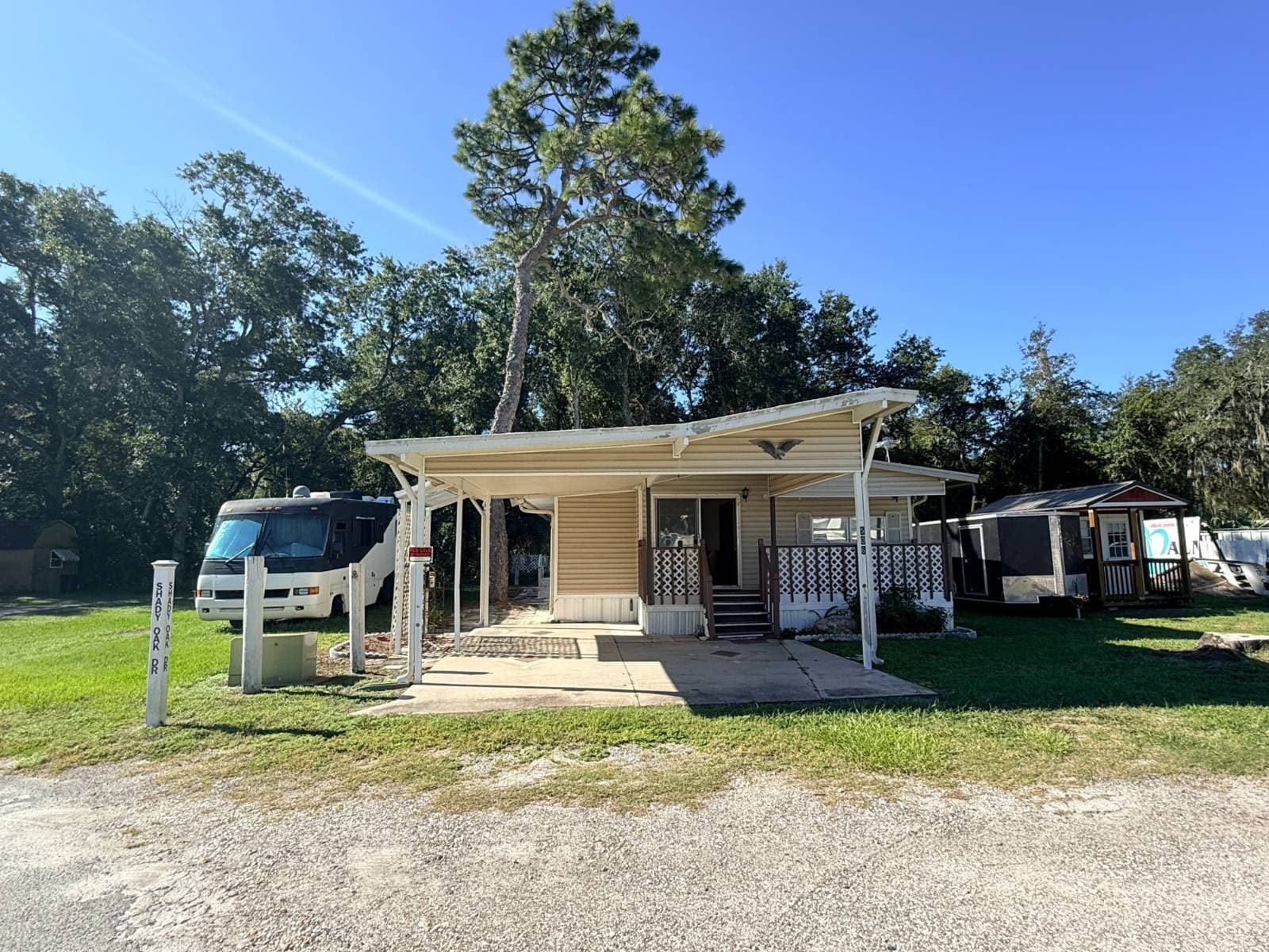 Manufactured home in Zephyrhills, FL 33541