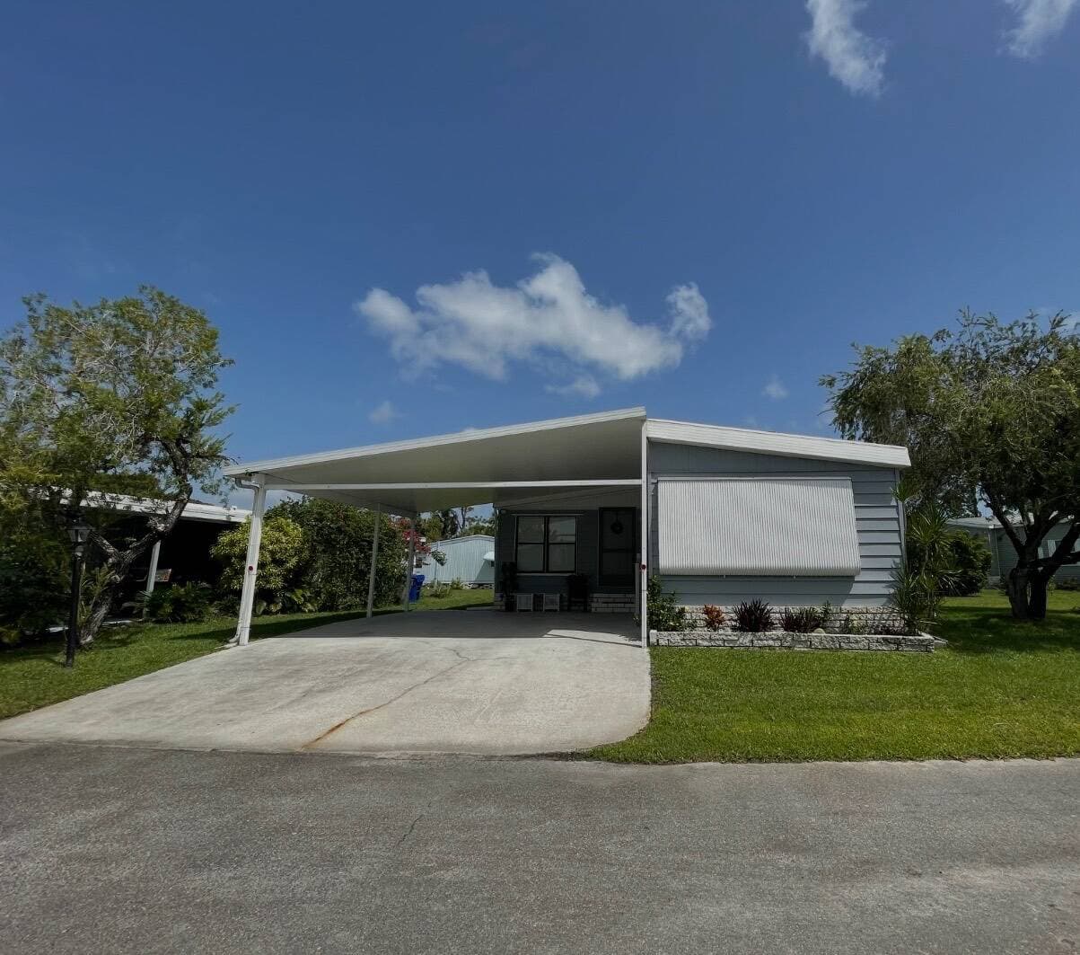 Manufactured home in Vero Beach, FL 32966