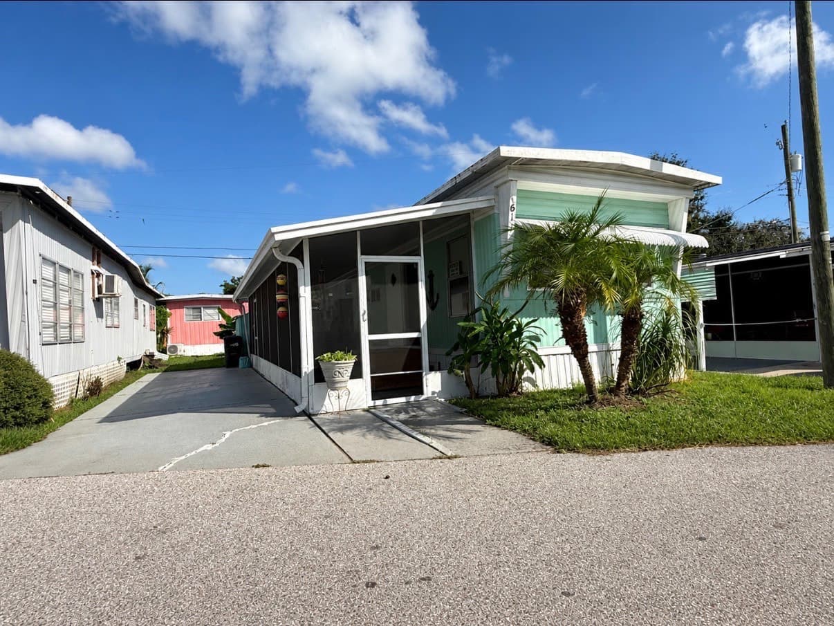 Manufactured home in Riverview, FL 33569