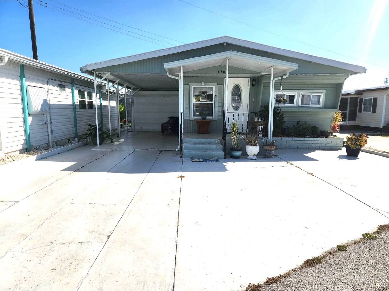 Manufactured home in Bradenton, FL 34207