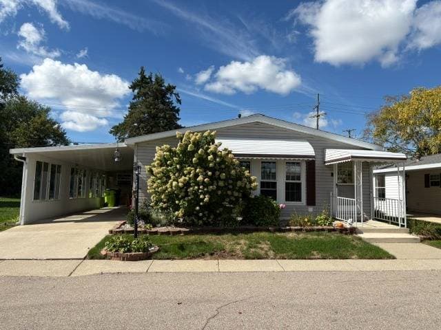 Manufactured home in Rochester Hills, MI 48309