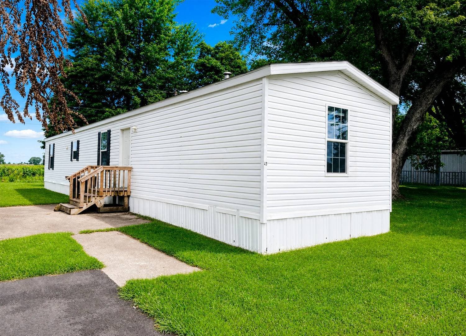 Manufactured home in Shipshewana, IN 46565