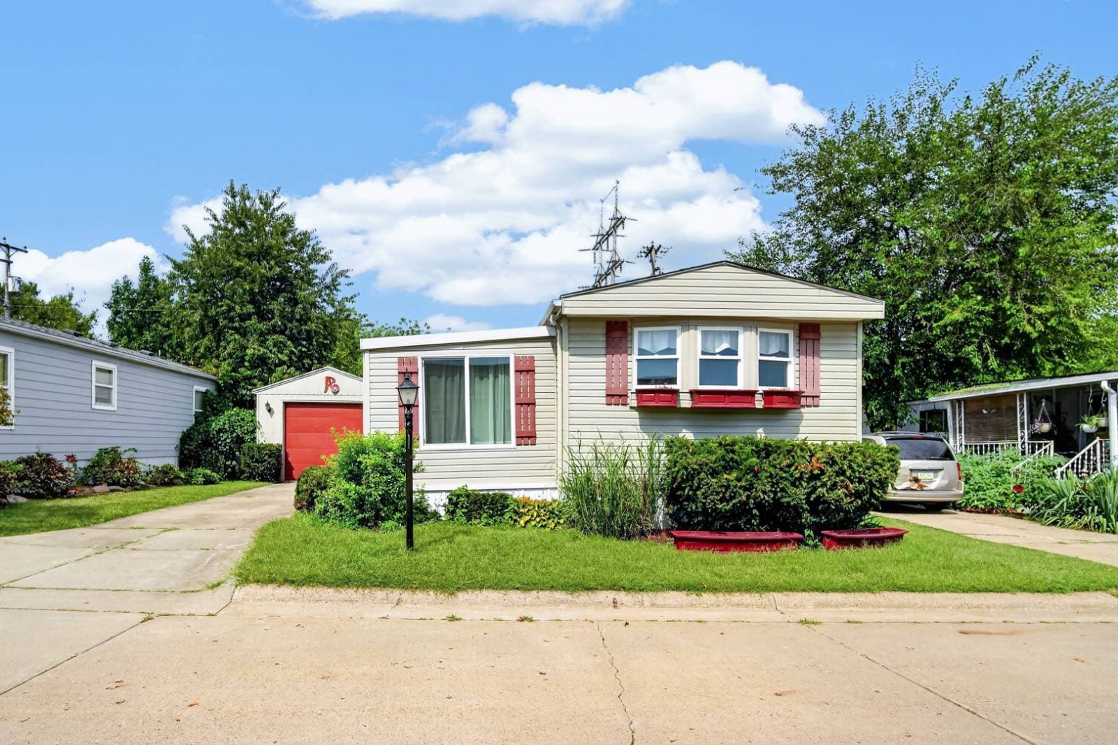 Manufactured home in West Des Moines, IA 50265